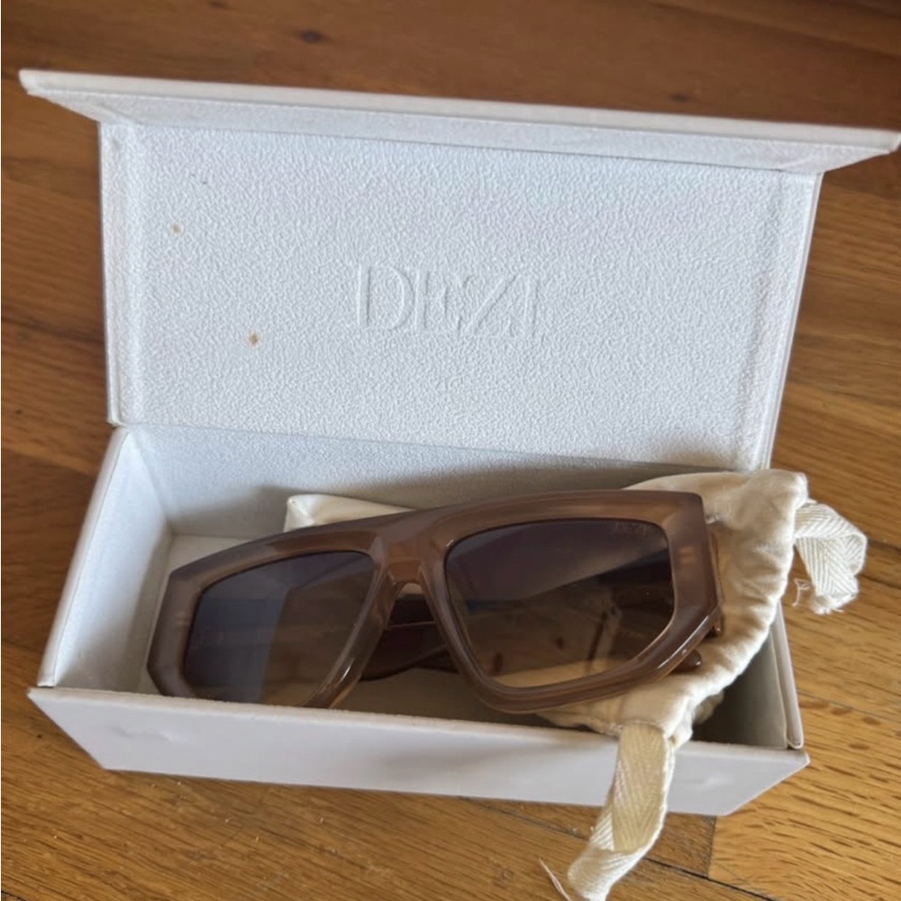 DEZI Backtrack Tan Sunglasses Unisex
